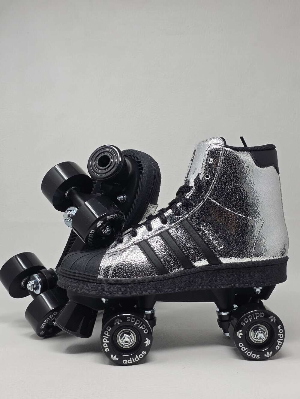 Adidas Superstar 82 Roller Skate Silver Metallic Black JH5522 Women Size 7.5 New - Picture 3 of 11